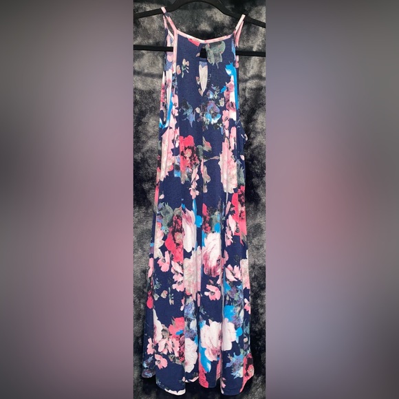 Spring Floral Flowy Dress with Pockets $8 bundle deal - Picture 3 of 4